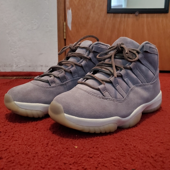 pinnacle grey 11s